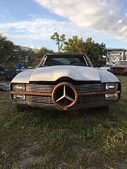 Во Флориде нашли Mercedes-Benz 450SL с гигантским логотипом