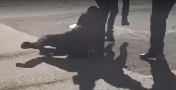 В Кирове водители автобуса и троллейбуса устроили драку на дороге