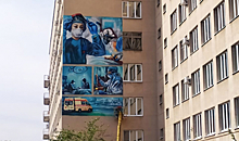Огромное граффити в честь борющихся с коронавирусом медиков появилось на стене больницы в Воронеже