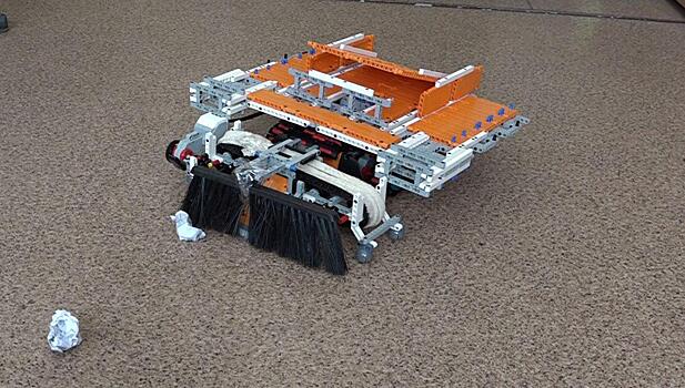 Химкинские семиклассники создали робота‐уборщика