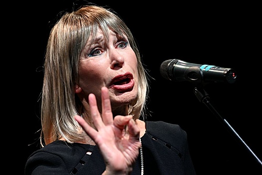 Актриса Татьяна Васильева сняла парик в студии