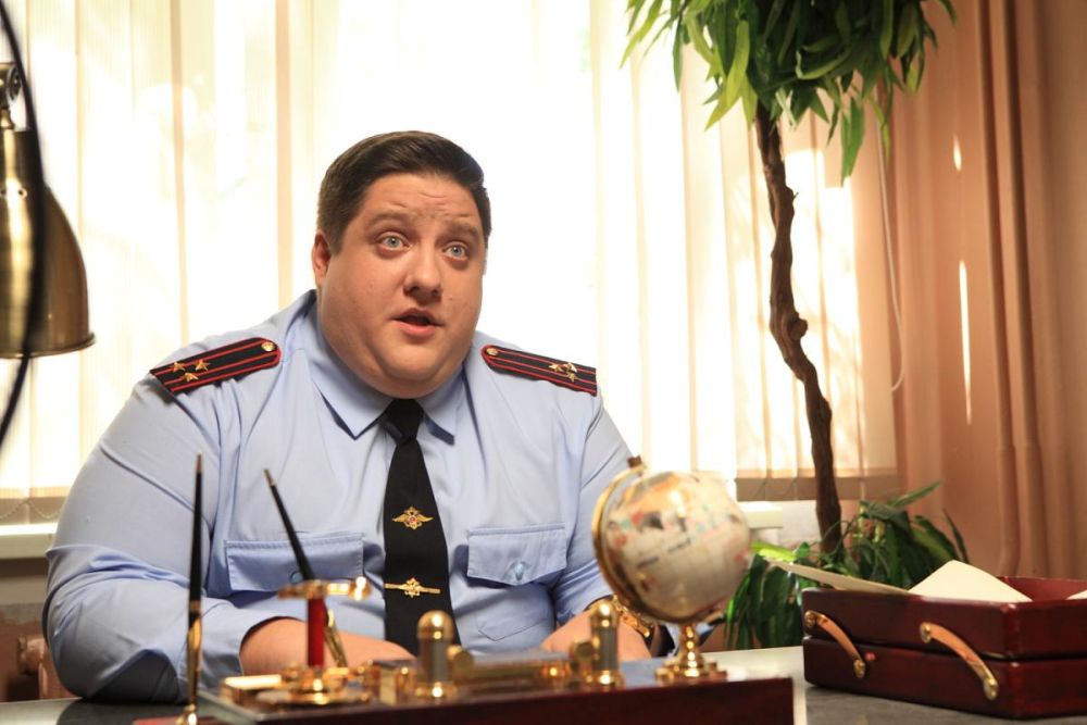 Звезда «Полицейского с Рублевки» Роман Попов рассказал, как скрывал свою опухоль мозга
