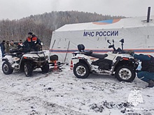 На Камчатке спасатели откопали застрявшего в сугробе медика