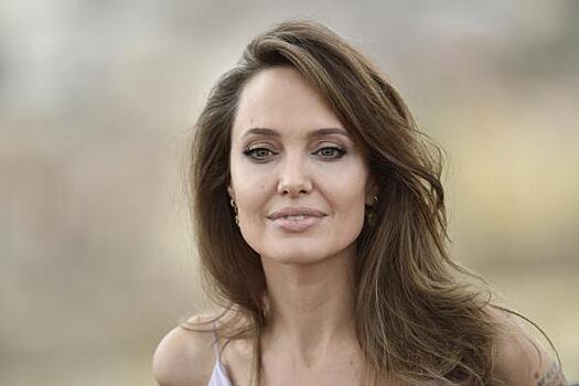 «Моя героиня исцелила меня»: Анджелина Джоли рассказала о переживаниях после развода с Питтом