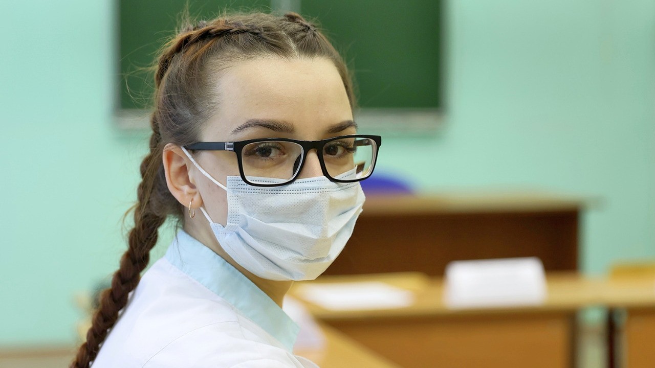Около 200 специалистов ежегодно выпускает Вологодский областной медицинский колледж
