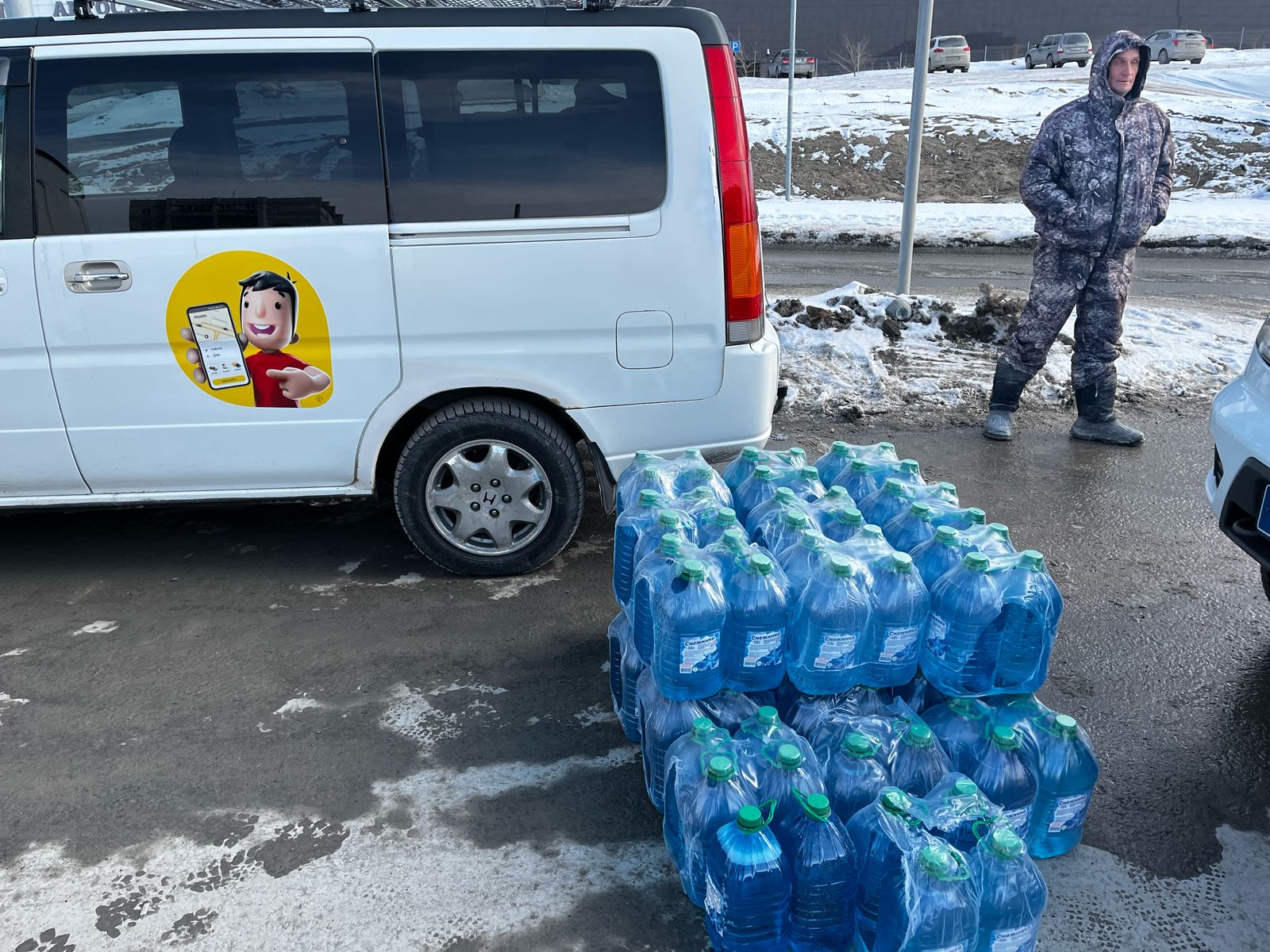 В Новосибирске у уличных продавцов изъяли полторы тысячи литров «незамерзайки»