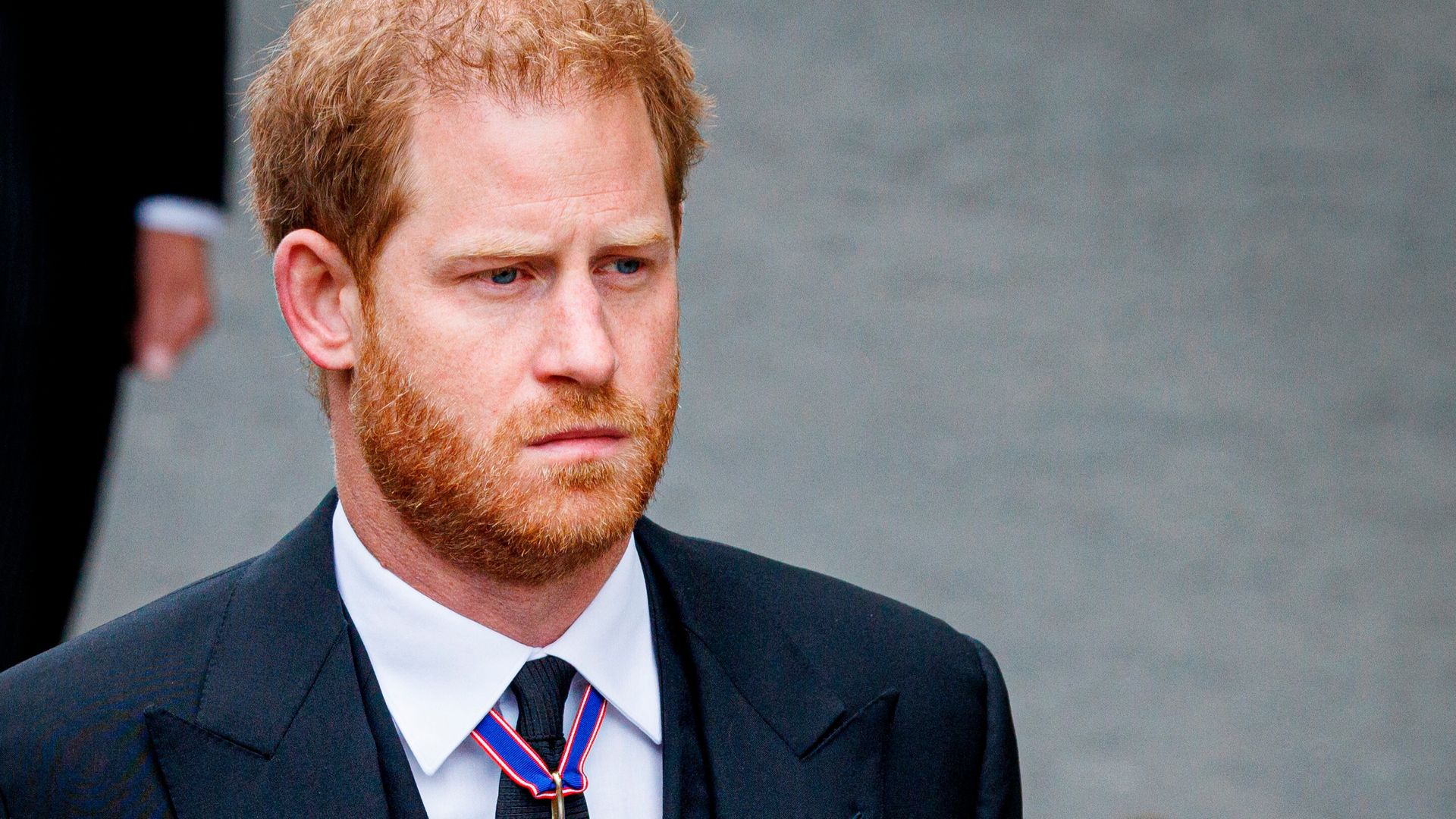 Принц Гарри обвинил королевскую семью в сокрытии сведений о прослушке телефонов