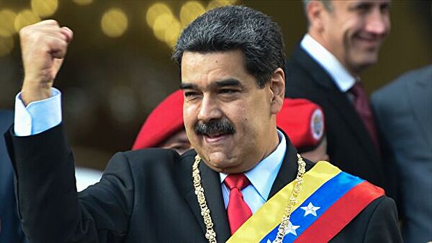 Мадуро приостановил диалог с оппозицией