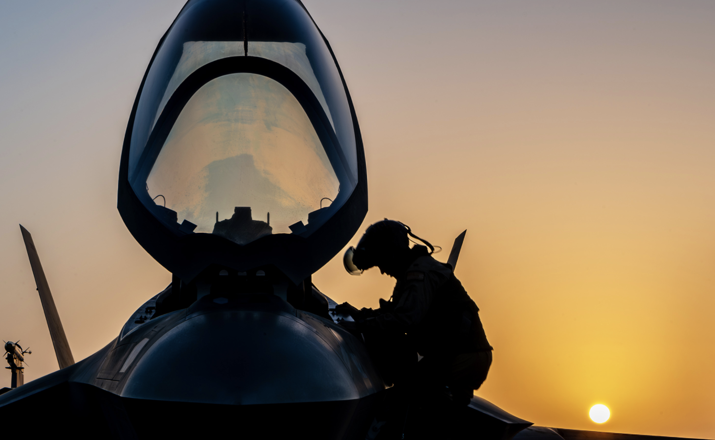 В Сети появилось видео катапультирования летчицы из сбитого Ираном F-35