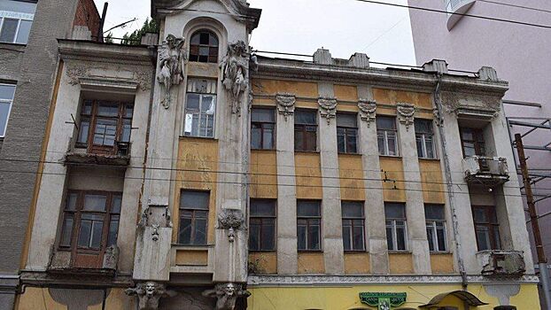 Собственников Дома Яхимовича «накажут рублем» и заставят ремонтировать здание через суд