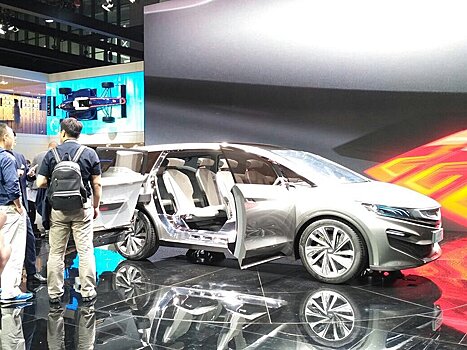 Geely представила в Шанхае свой первый минивэн