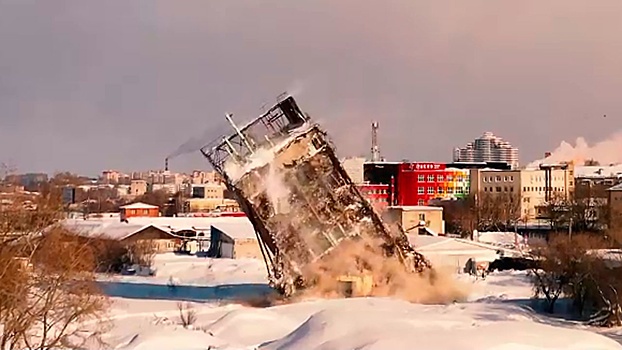 Взрыв башни мелькомбината в Кирове сняли на видео
