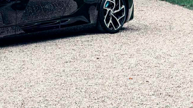 Bugatti показала автомобиль за 1,5 млрд рублей