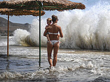 Власти Сочи планируют привлечь полицию для охраны пляжей в шторм