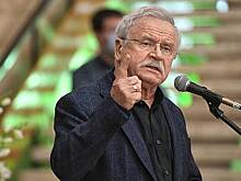 Актер Никоненко высказался о поведении покинувшей Россию Хаматовой