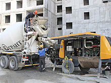 Эксперты проинспектировали ход строительства дома на 57 квартир в Аксарке