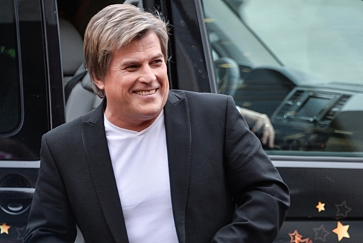 Певец Глызин помог успокоить пьяную дебоширку в самолете