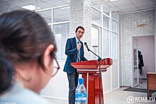 Глава Якутии выступил арбитром на студенческих дебатах