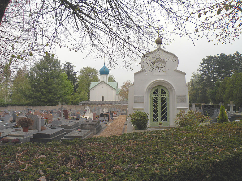Во Франции отказались от денег России на аренду мест на кладбище