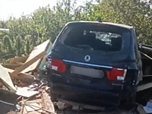 В Волжском осудили водителя, протаранившего забор и несколько дачных участков