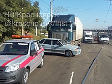 «Фура из фильма Терминатор?». В Красноярске грузовая машина столкнулась с легковушкой