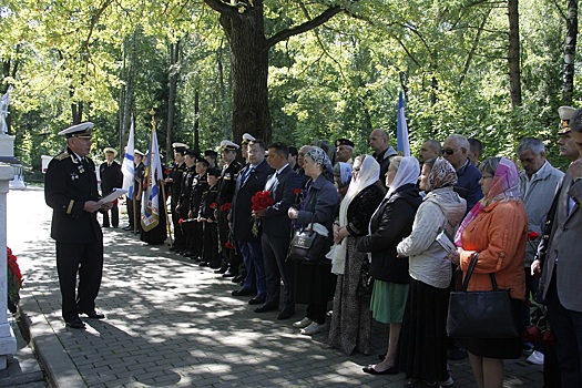 Траурный митинг, посвященный памяти экипажа атомной подводной лодки «Курск», прошел в Нижнем Новгороде