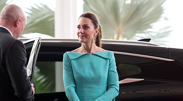 Достойна звания королевы: Кейт Миддлтон вышла в эффектном платье цвета мятных леденцов
