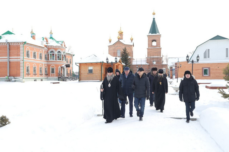 Губернатор Шумков встретил Прощеное воскресенье в храме, построенном на месте сгоревшей церкви