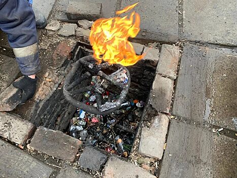 В Петровске неизвестные вандалы превратили Вечный огонь в мусорку