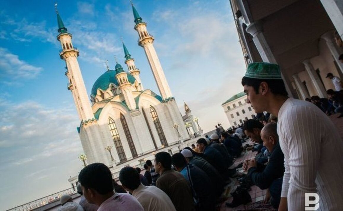 Казань байрам праздник. Мечеть Казань кул Шариф Курбан байрам. Имам мечети кул Шариф. Кул Шариф с Ураза байрамом Казань. Татарстан праздников Ураза-байрам и Курбан-байрам.