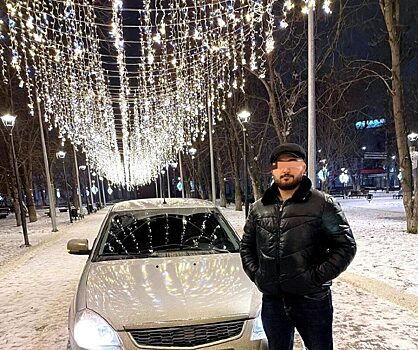 Полицейские оштрафовали устроившего фотосессию в центре Саратова автохама