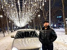 Полицейские оштрафовали устроившего фотосессию в центре Саратова автохама