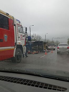 В Волжском спецавтомобиль столкнулся с внедорожником