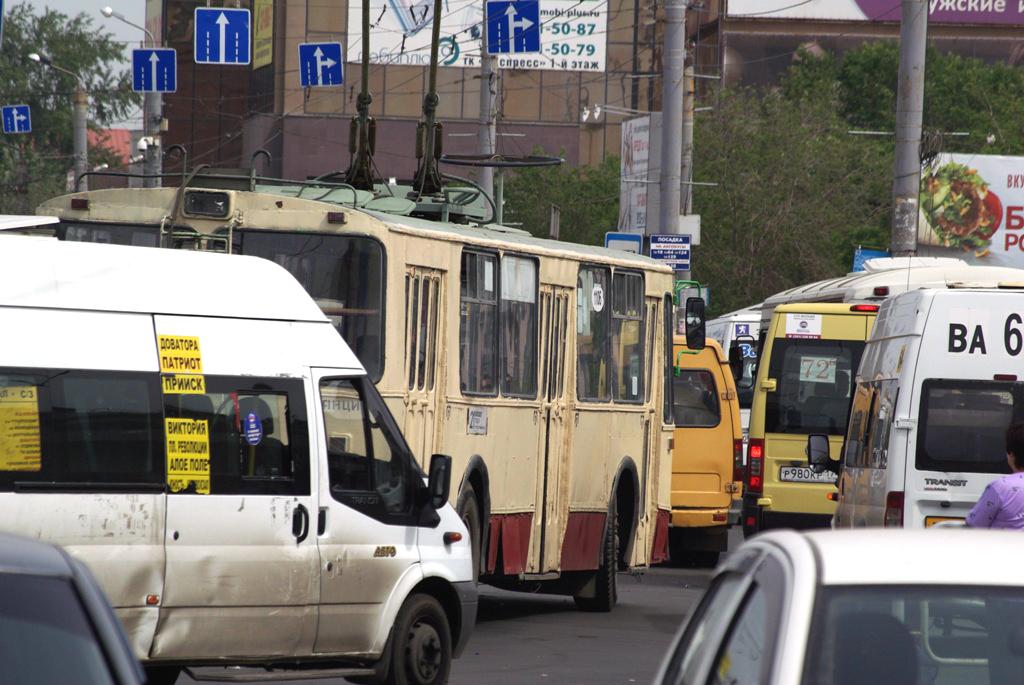 В Челябинской области мигрантам запретили работать водителями автобусов и такси