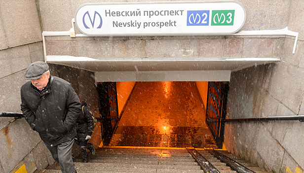В Петербурге закрывали станцию "Невский проспект" из-за подозрительной находки