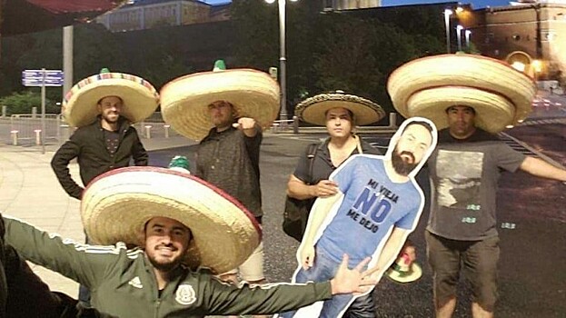 Мексиканские болельщики и их картонный друг попали в ДТП в Петербурге — видео