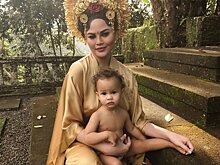 Крисси Тейген: сама разоделась, а на ребенка денег не нашла