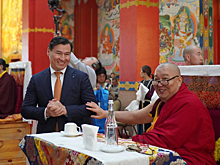 Бату Хасиков поздравил Шаджин-ламу Калмыкии Геше Тензин Чойдака с днем рождения и отметил ценность буддийского менеджмента