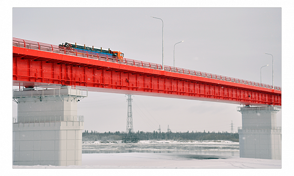 ​Водителям грузовиков сделали скидку на проезд по Пуровскому мосту