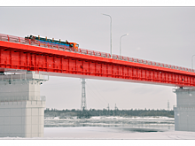 ​Водителям грузовиков сделали скидку на проезд по Пуровскому мосту