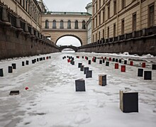 Петербургский художник создал инсталляцию, показывающую «разрушительное действие цензуры»
