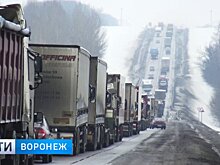 На трассе М-4 в Павловске из-за дорожных работ ежедневно образуются огромные пробки