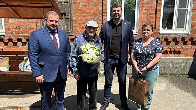 В Батайске с 95-летием поздравили труженика тыла