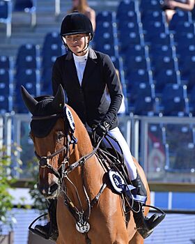 Мэри-Кейт Олсен приняла участие в чемпионате по конному спорту