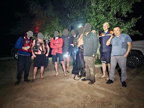 Накануне в Оренбуржье на реке Урал перевернулся плот с пассажирами