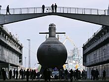 Зачем российские подводники целуют кувалду