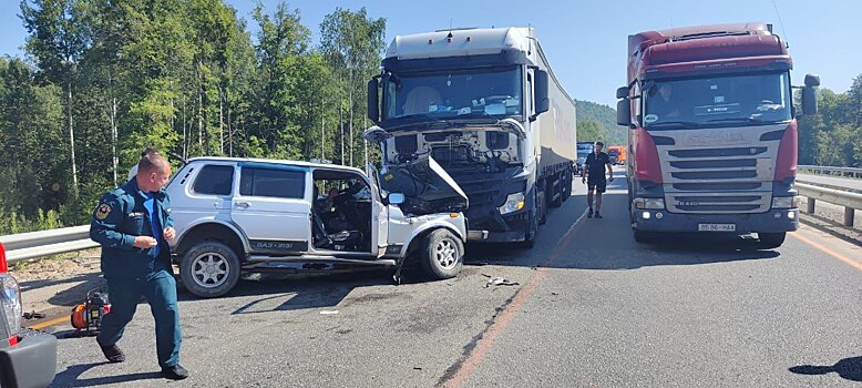 В Ашинском районе в столкновении с большегрузом пострадал водитель «Нивы»