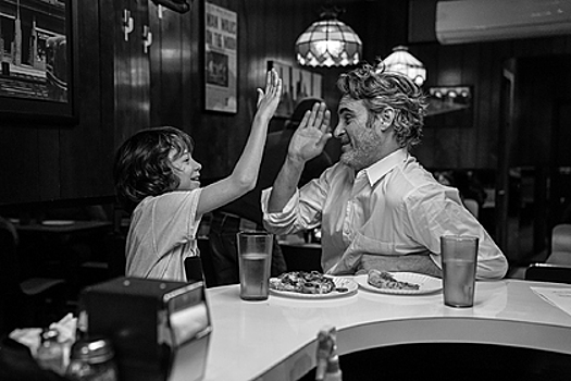 Дядюшка, ау. Хоакин Феникс сыграл колесящего по Америке с чужим ребенком журналиста. Почему ему пророчат «Оскар»?