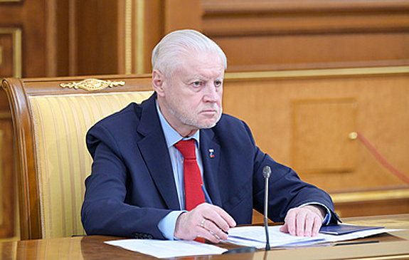 Миронов считает, что врачи по льготам должны быть на уровне госслужащих