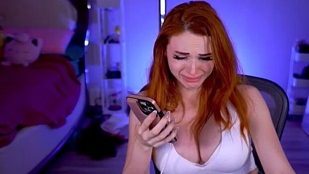 Стримерше Amouranth нагадили на крыльцо — это точно не Эмбер Херд